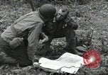 Standbild USA Soldaten Colleville-sur-Mer Normandie Frankreich, 1944, aus Sekunde 58 historischem Filmmaterial Videoclip 65675061291