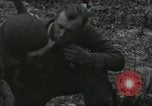 Standbild USA Soldaten Colleville-sur-Mer Normandie Frankreich, 1944, aus Sekunde 61 historischem Filmmaterial Videoclip 65675061291