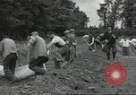 Standbild Franzosen Eterville Frankreich, 1944, aus Sekunde 42 historischem Filmmaterial Videoclip 65675061292