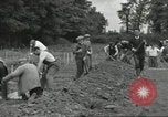 Standbild Franzosen Eterville Frankreich, 1944, aus Sekunde 43 historischem Filmmaterial Videoclip 65675061292