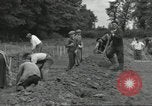 Standbild Franzosen Eterville Frankreich, 1944, aus Sekunde 44 historischem Filmmaterial Videoclip 65675061292