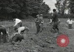 Standbild Franzosen Eterville Frankreich, 1944, aus Sekunde 45 historischem Filmmaterial Videoclip 65675061292