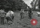 Standbild Franzosen Eterville Frankreich, 1944, aus Sekunde 47 historischem Filmmaterial Videoclip 65675061292