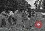 Standbild Franzosen Eterville Frankreich, 1944, aus Sekunde 48 historischem Filmmaterial Videoclip 65675061292