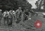Standbild Franzosen Eterville Frankreich, 1944, aus Sekunde 49 historischem Filmmaterial Videoclip 65675061292