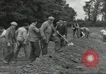 Standbild Franzosen Eterville Frankreich, 1944, aus Sekunde 50 historischem Filmmaterial Videoclip 65675061292
