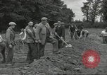 Standbild Franzosen Eterville Frankreich, 1944, aus Sekunde 51 historischem Filmmaterial Videoclip 65675061292