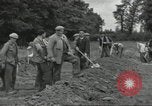 Standbild Franzosen Eterville Frankreich, 1944, aus Sekunde 52 historischem Filmmaterial Videoclip 65675061292