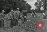 Standbild Franzosen Eterville Frankreich, 1944, aus Sekunde 54 historischem Filmmaterial Videoclip 65675061292