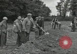 Standbild Franzosen Eterville Frankreich, 1944, aus Sekunde 55 historischem Filmmaterial Videoclip 65675061292