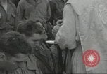 Immagine di D-Day cerimonia di sepoltura Colleville-sur-Mer Normandia Francia, 1944, secondo 5 filmato di repertorio 65675061293
