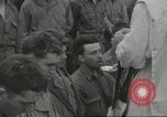 Immagine di D-Day cerimonia di sepoltura Colleville-sur-Mer Normandia Francia, 1944, secondo 6 filmato di repertorio 65675061293