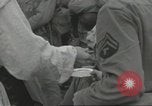 Immagine di D-Day cerimonia di sepoltura Colleville-sur-Mer Normandia Francia, 1944, secondo 15 filmato di repertorio 65675061293