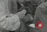Immagine di D-Day cerimonia di sepoltura Colleville-sur-Mer Normandia Francia, 1944, secondo 16 filmato di repertorio 65675061293