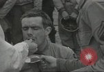 Immagine di D-Day cerimonia di sepoltura Colleville-sur-Mer Normandia Francia, 1944, secondo 18 filmato di repertorio 65675061293