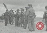 Immagine di D-Day cerimonia di sepoltura Colleville-sur-Mer Normandia Francia, 1944, secondo 20 filmato di repertorio 65675061293