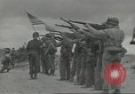 Immagine di D-Day cerimonia di sepoltura Colleville-sur-Mer Normandia Francia, 1944, secondo 27 filmato di repertorio 65675061293