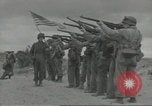 Immagine di D-Day cerimonia di sepoltura Colleville-sur-Mer Normandia Francia, 1944, secondo 29 filmato di repertorio 65675061293