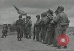 Immagine di D-Day cerimonia di sepoltura Colleville-sur-Mer Normandia Francia, 1944, secondo 33 filmato di repertorio 65675061293