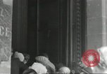 Immagine di Civili francese Parigi Francia, 1944, secondo 12 filmato di repertorio 65675061297
