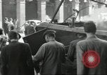 Immagine di Civili francese Parigi Francia, 1944, secondo 20 filmato di repertorio 65675061297