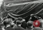Immagine di Civili francese Parigi Francia, 1944, secondo 25 filmato di repertorio 65675061297
