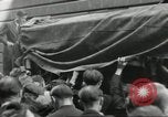 Immagine di Civili francese Parigi Francia, 1944, secondo 26 filmato di repertorio 65675061297