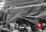 Immagine di Civili francese Parigi Francia, 1944, secondo 30 filmato di repertorio 65675061297
