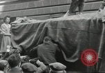 Immagine di Civili francese Parigi Francia, 1944, secondo 34 filmato di repertorio 65675061297