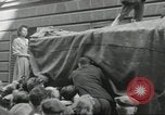 Immagine di Civili francese Parigi Francia, 1944, secondo 35 filmato di repertorio 65675061297