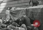 Immagine di Civili francese Parigi Francia, 1944, secondo 36 filmato di repertorio 65675061297