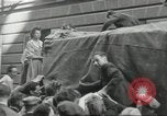 Immagine di Civili francese Parigi Francia, 1944, secondo 37 filmato di repertorio 65675061297
