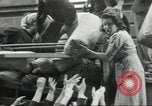 Immagine di Civili francese Parigi Francia, 1944, secondo 42 filmato di repertorio 65675061297
