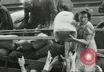 Immagine di Civili francese Parigi Francia, 1944, secondo 45 filmato di repertorio 65675061297