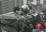 Immagine di Civili francese Parigi Francia, 1944, secondo 56 filmato di repertorio 65675061297