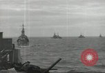 Standbild Invasion Konvoi im Englischen Kanal, 1944, aus Sekunde 4 historischem Filmmaterial Videoclip 65675061299
