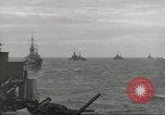 Standbild Invasion Konvoi im Englischen Kanal, 1944, aus Sekunde 15 historischem Filmmaterial Videoclip 65675061299