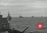 Standbild Invasion Konvoi im Englischen Kanal, 1944, aus Sekunde 17 historischem Filmmaterial Videoclip 65675061299