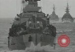 Standbild Invasion Konvoi im Englischen Kanal, 1944, aus Sekunde 30 historischem Filmmaterial Videoclip 65675061299