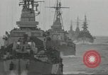 Standbild Invasion Konvoi im Englischen Kanal, 1944, aus Sekunde 58 historischem Filmmaterial Videoclip 65675061299