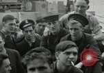 Standbild alliierten Konvois Colleville-sur-Mer Normandie Frankreich, 1944, aus Sekunde 26 historischem Filmmaterial Videoclip 65675061302
