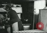 Standbild Poor Farm Familie United States USA, 1940, aus Sekunde 1 historischem Filmmaterial Videoclip 65675061312