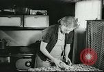 Standbild Poor Farm Familie United States USA, 1940, aus Sekunde 5 historischem Filmmaterial Videoclip 65675061312