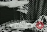 Standbild Poor Farm Familie United States USA, 1940, aus Sekunde 21 historischem Filmmaterial Videoclip 65675061312