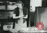 Standbild Poor Farm Familie United States USA, 1940, aus Sekunde 24 historischem Filmmaterial Videoclip 65675061312