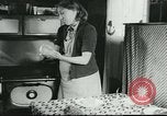 Standbild Poor Farm Familie United States USA, 1940, aus Sekunde 25 historischem Filmmaterial Videoclip 65675061312
