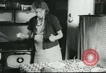 Standbild Poor Farm Familie United States USA, 1940, aus Sekunde 28 historischem Filmmaterial Videoclip 65675061312