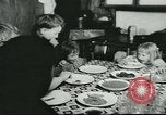 Standbild Poor Farm Familie United States USA, 1940, aus Sekunde 58 historischem Filmmaterial Videoclip 65675061312