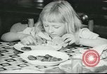 Standbild Poor Farm Familie United States USA, 1940, aus Sekunde 61 historischem Filmmaterial Videoclip 65675061312