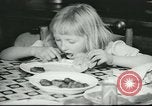 Standbild Poor Farm Familie United States USA, 1940, aus Sekunde 62 historischem Filmmaterial Videoclip 65675061312